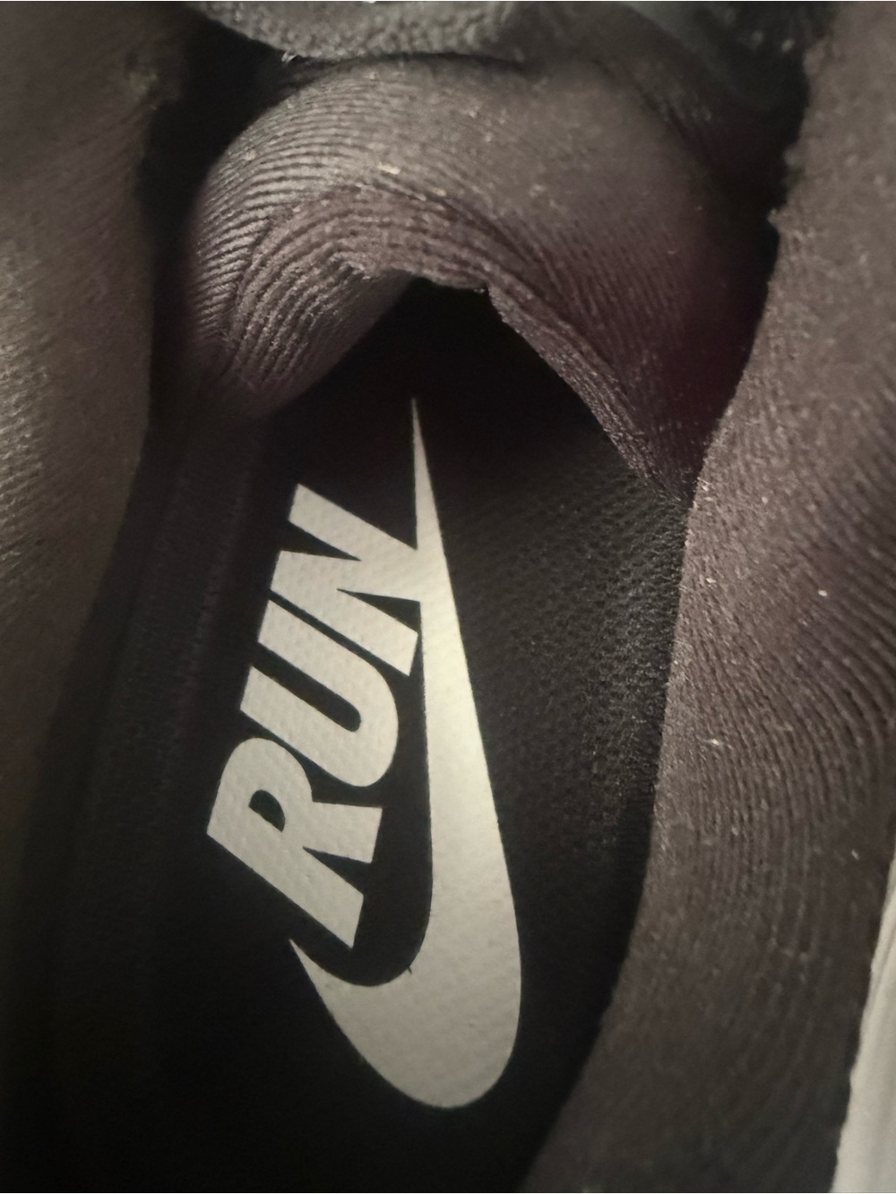 Nike Vomero Plus Men’s Black and White Athletic Running Shoes - Picture 8 of 10
